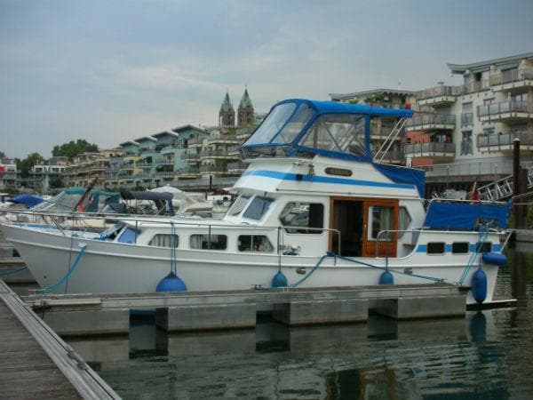 Gruno mit Flybridge