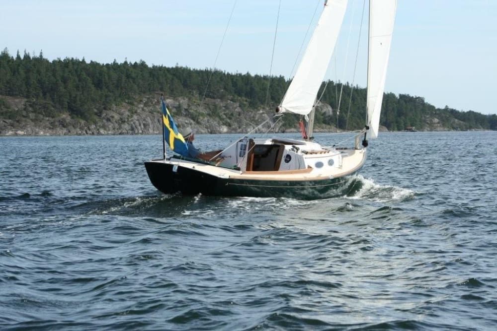 Alerion Express 28