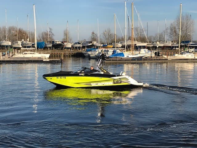 Scarab 215 Impulse Wake Edition – Bild 3