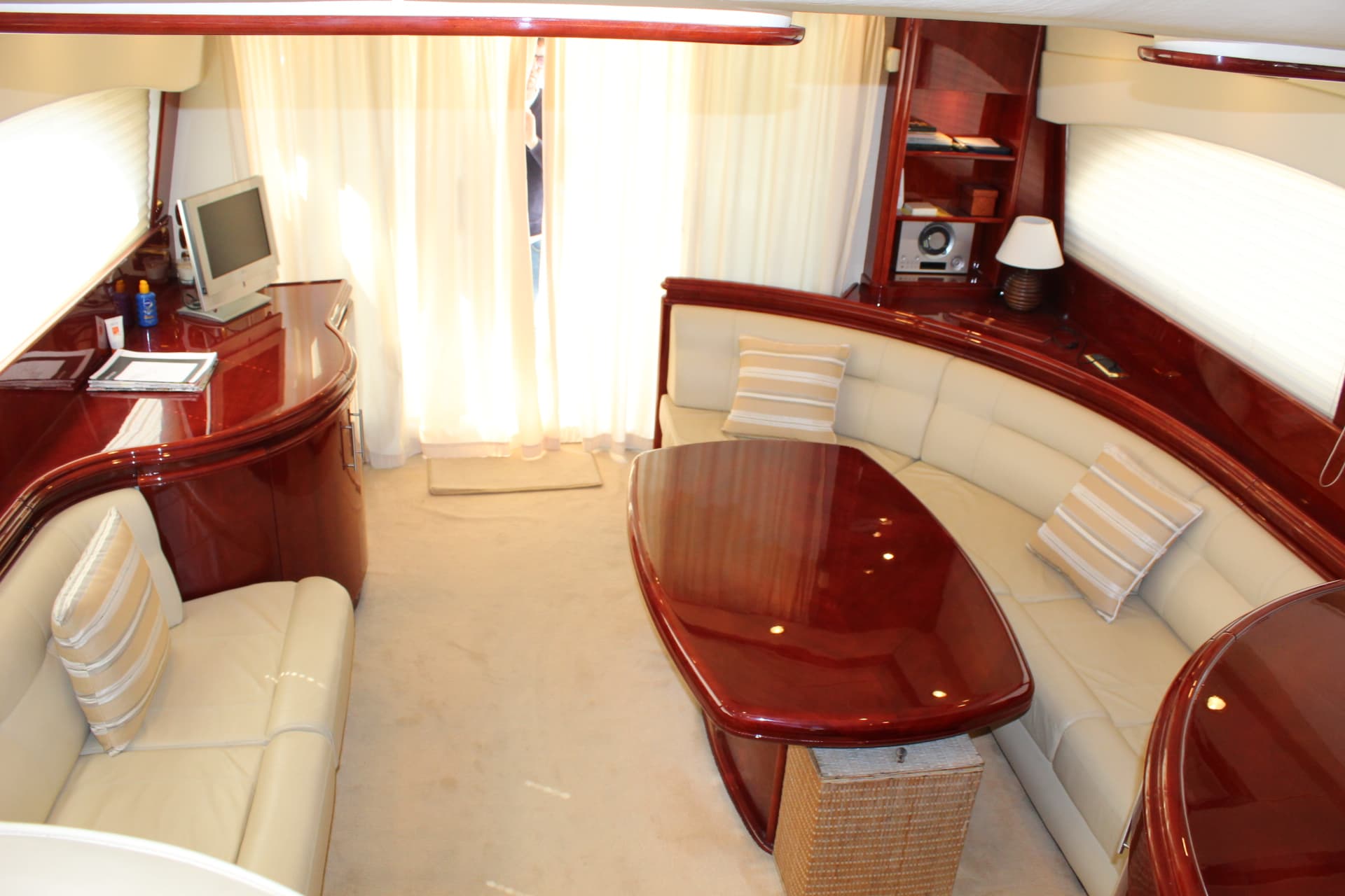ASTONDOA 54 GLX – Bild 6