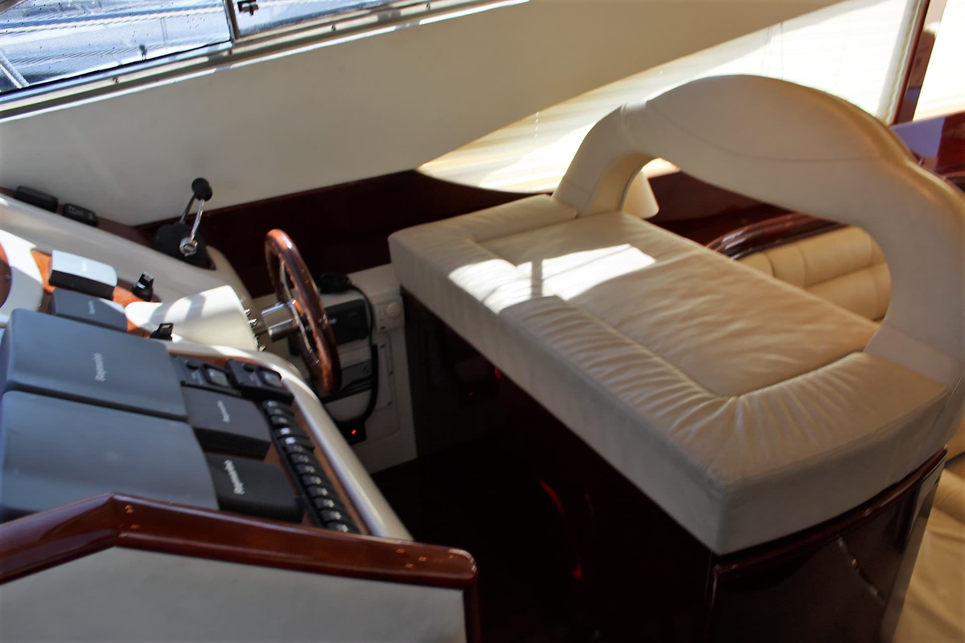 ASTONDOA 54 GLX – Bild 9