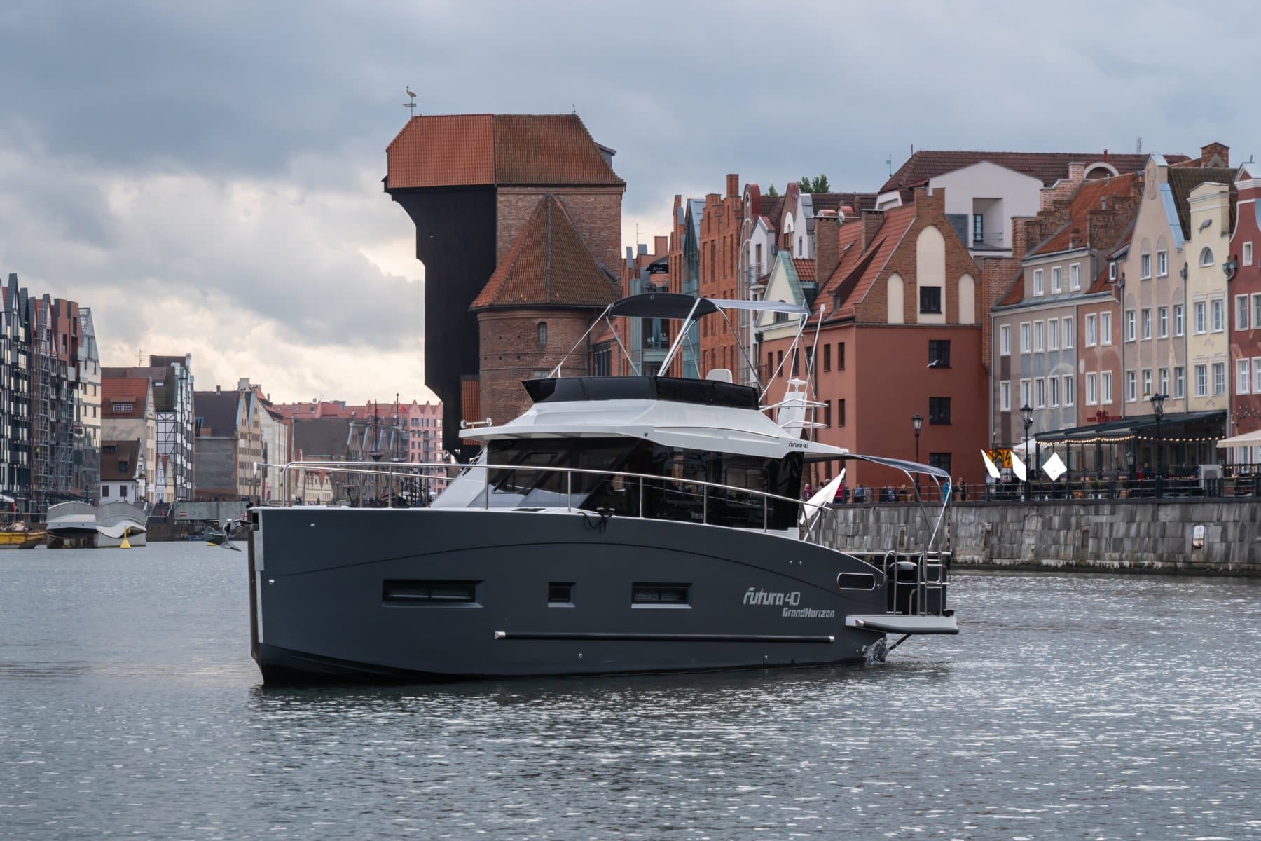Cobra Yachts Futura 40 Charter – Bild 2