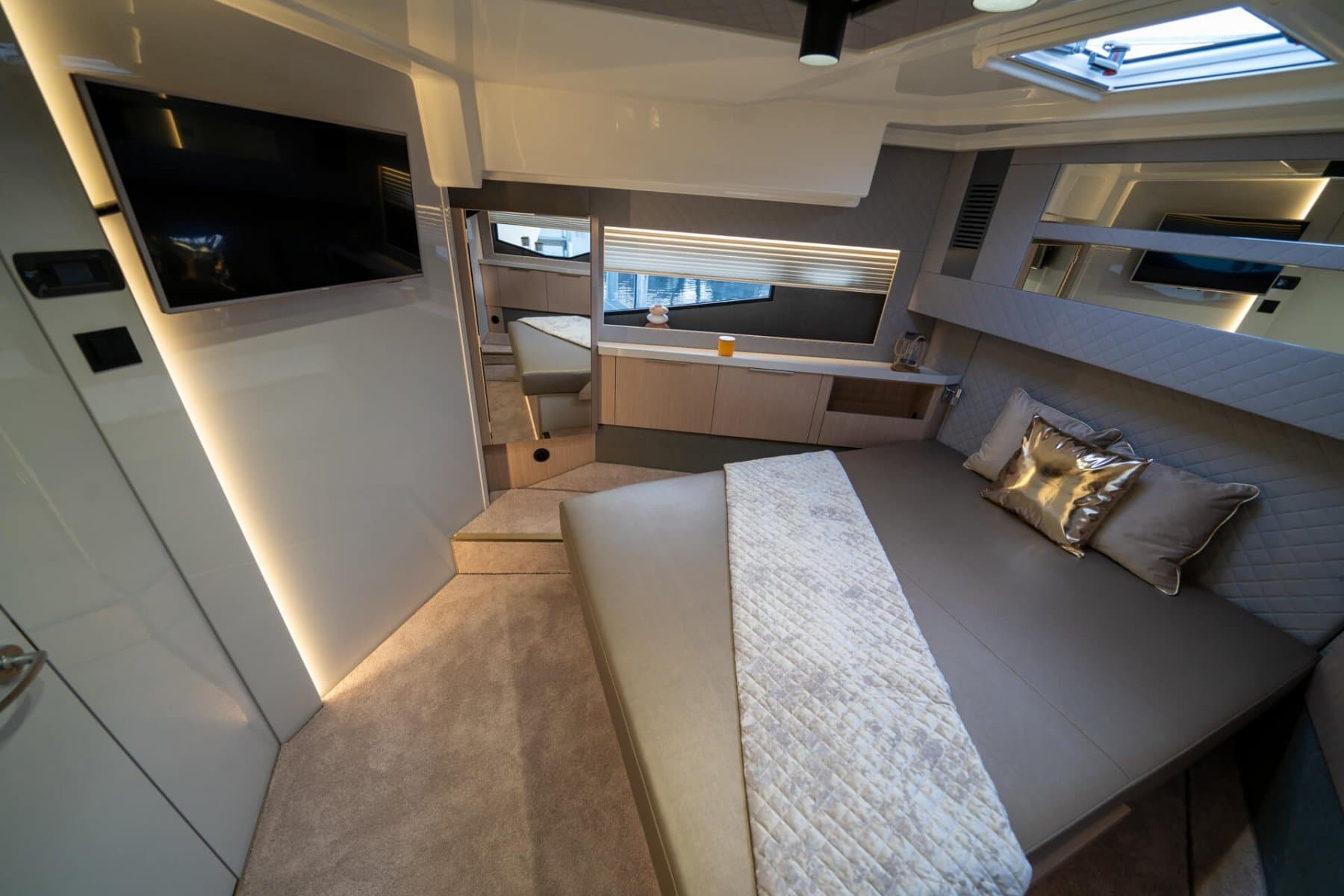 Cobra Yachts Seamaster 45 Flybridge – Bild 3
