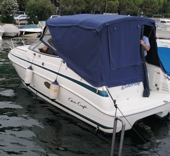 Chris Craft 260 express cruiser
