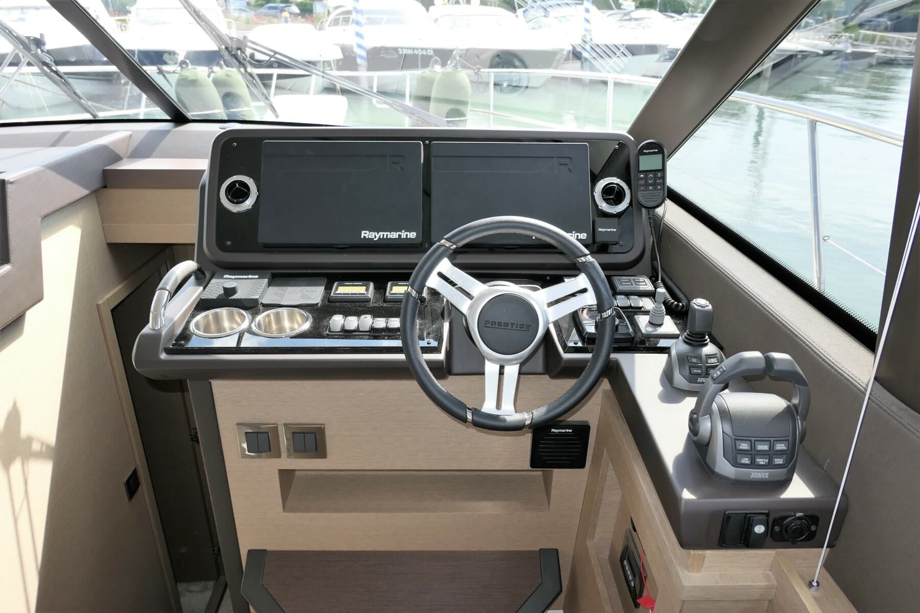 Prestige 460 Fly – Bild 9