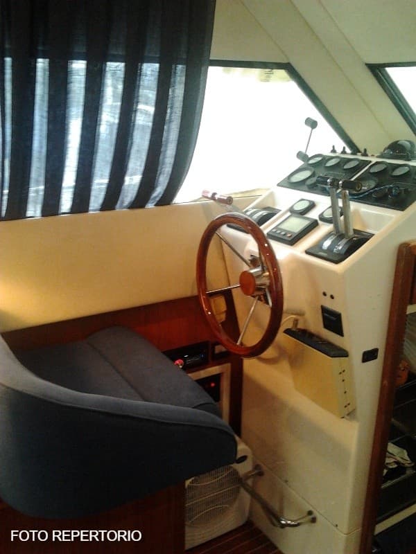Uniesse Giant 27 Fly (Natante) – Bild 3