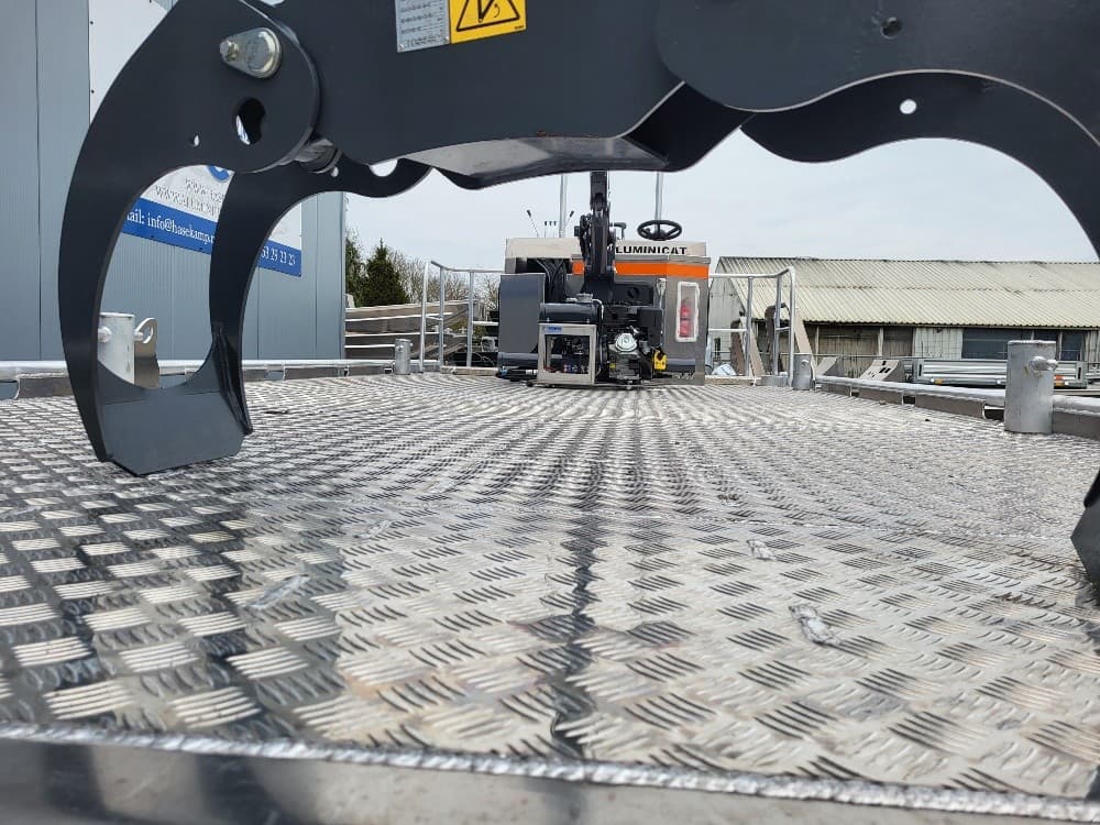ALUMINICAT 850 - Neues Arbeitsboot aus Aluminium mit Farma-Kran – Bild 8