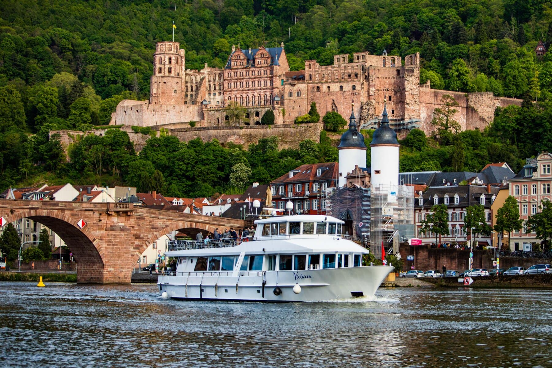 Luxuriöse Yacht und Fahrgastschiff – Bild 2