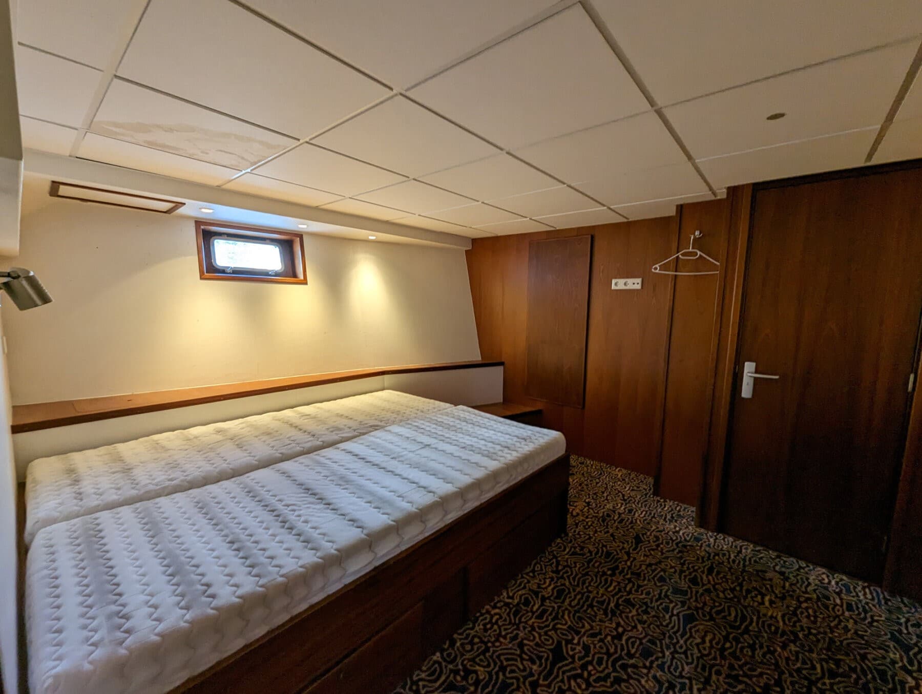 Luxuriöse Yacht und Fahrgastschiff – Bild 12