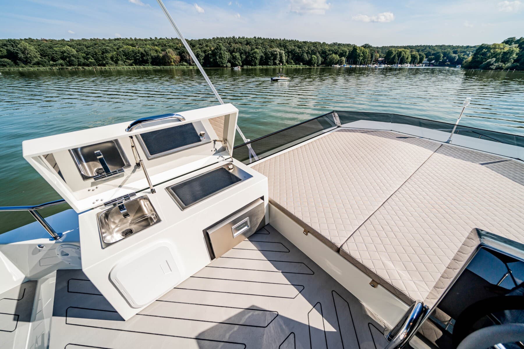 Cobra Yachts Maestro 42 Flybridge – Bild 12
