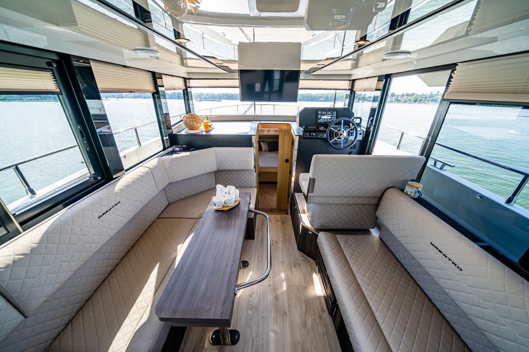Cobra Yachts Maestro 42 Flybridge – Bild 6