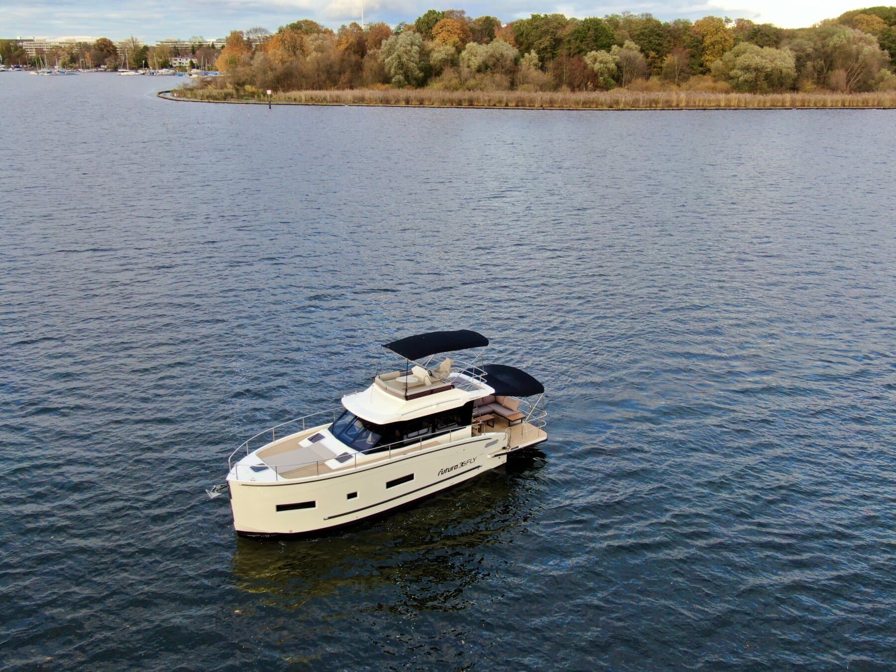 Cobra Yachts Futura 40 Flybridge Family
