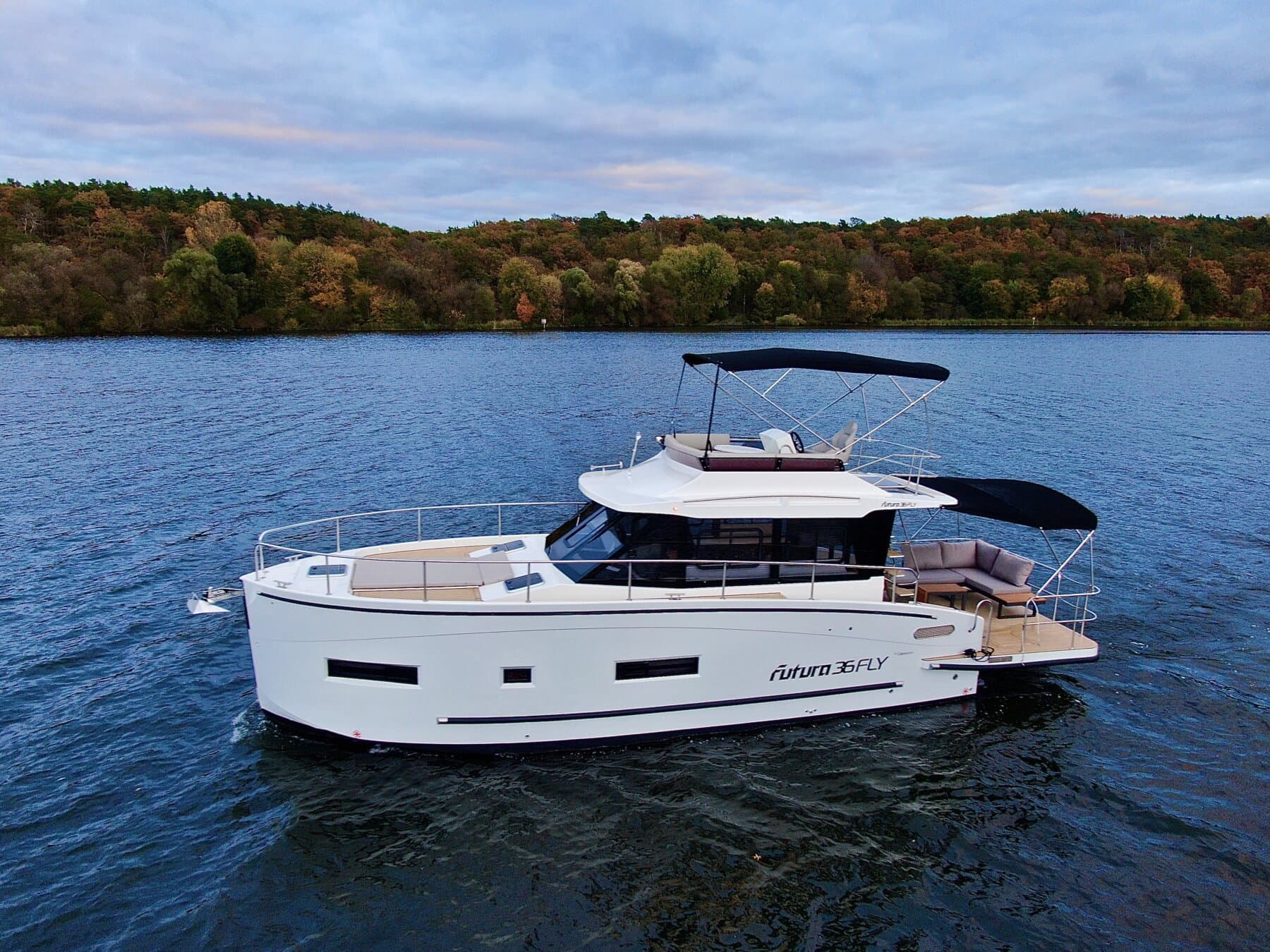 Cobra Yachts Futura 40 Flybridge Family – Bild 2
