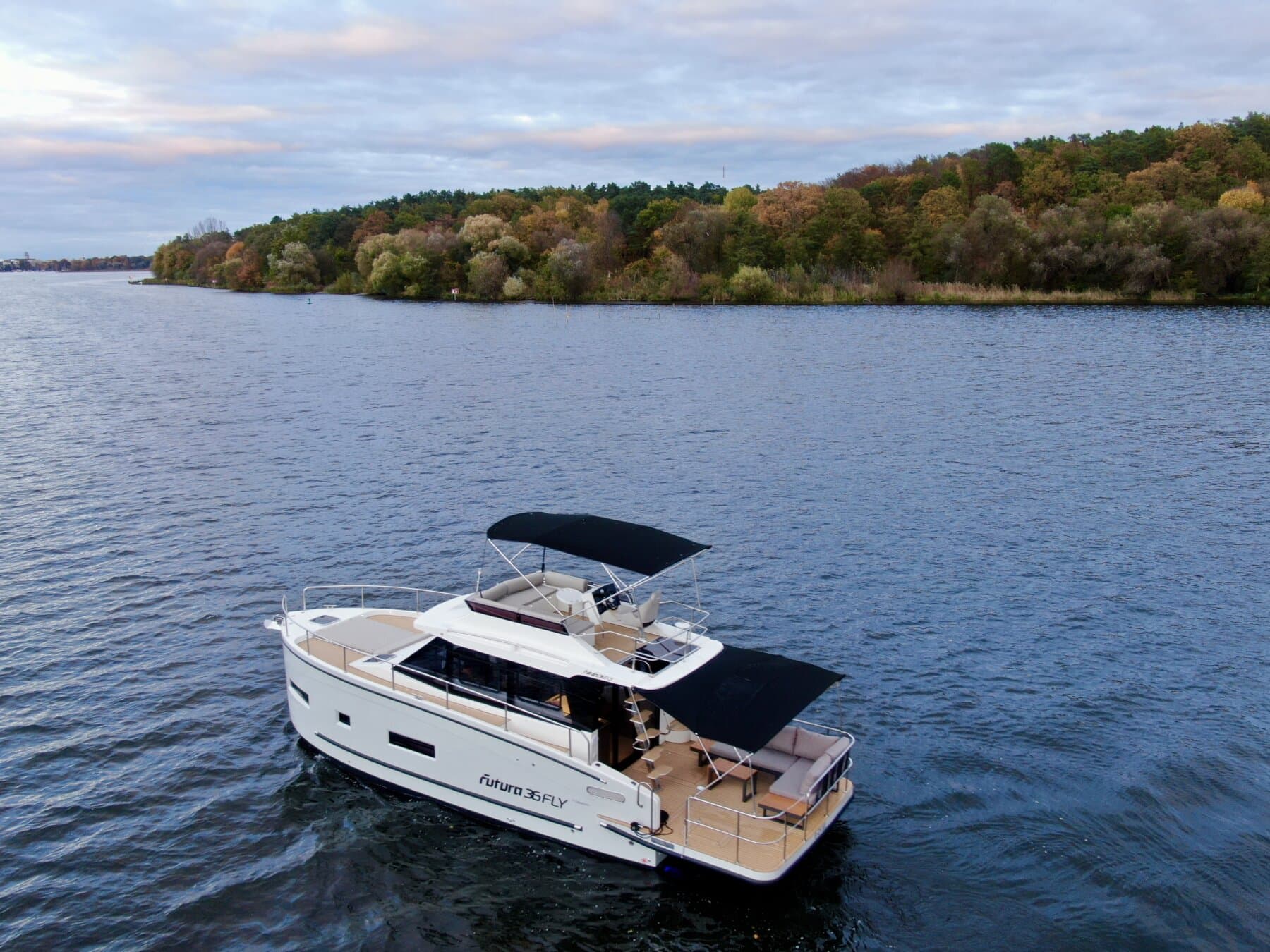 Cobra Yachts Futura 40 Flybridge Family – Bild 3