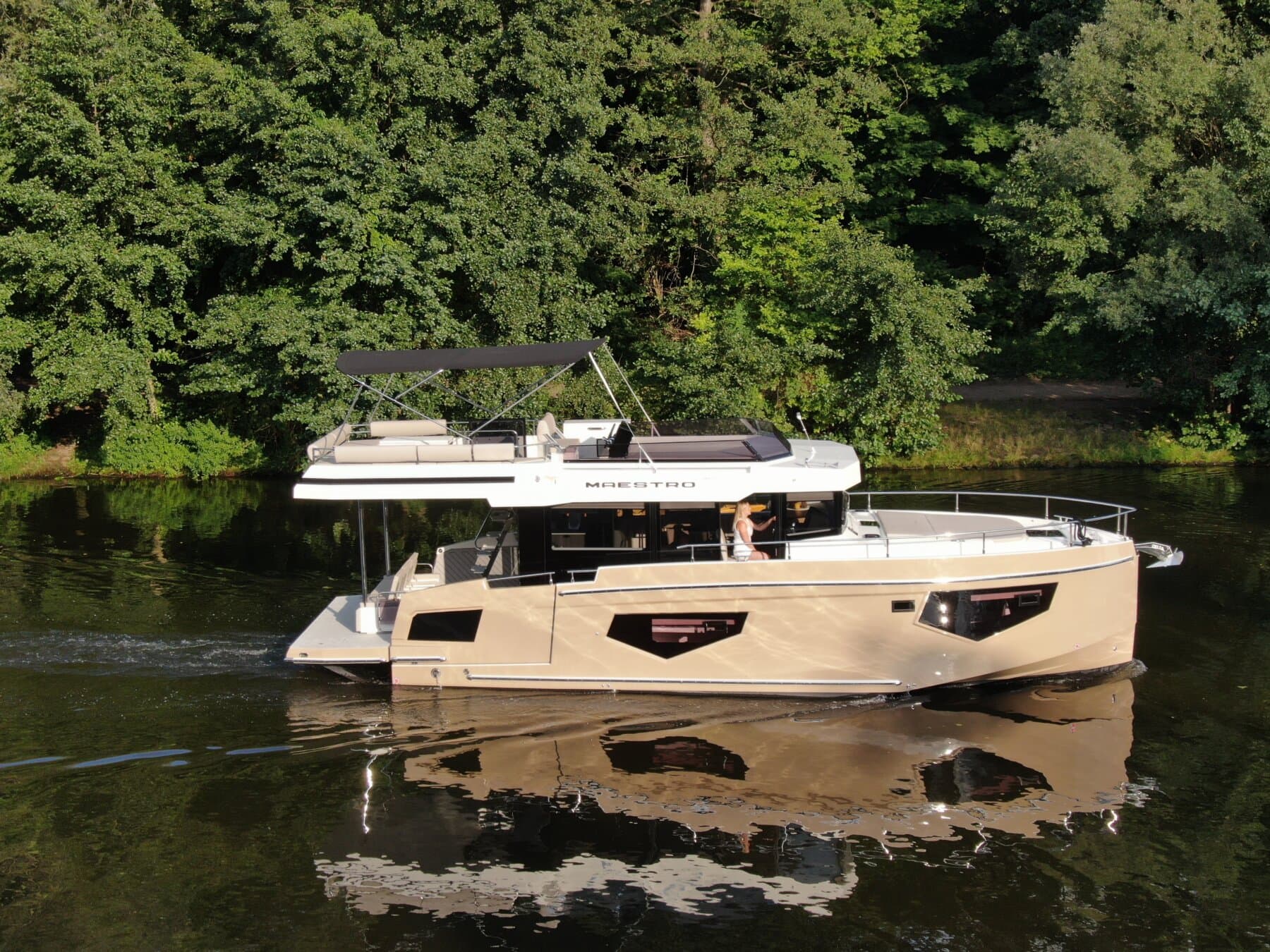 Cobra Yachts Maestro 42 Flybridge – Bild 5