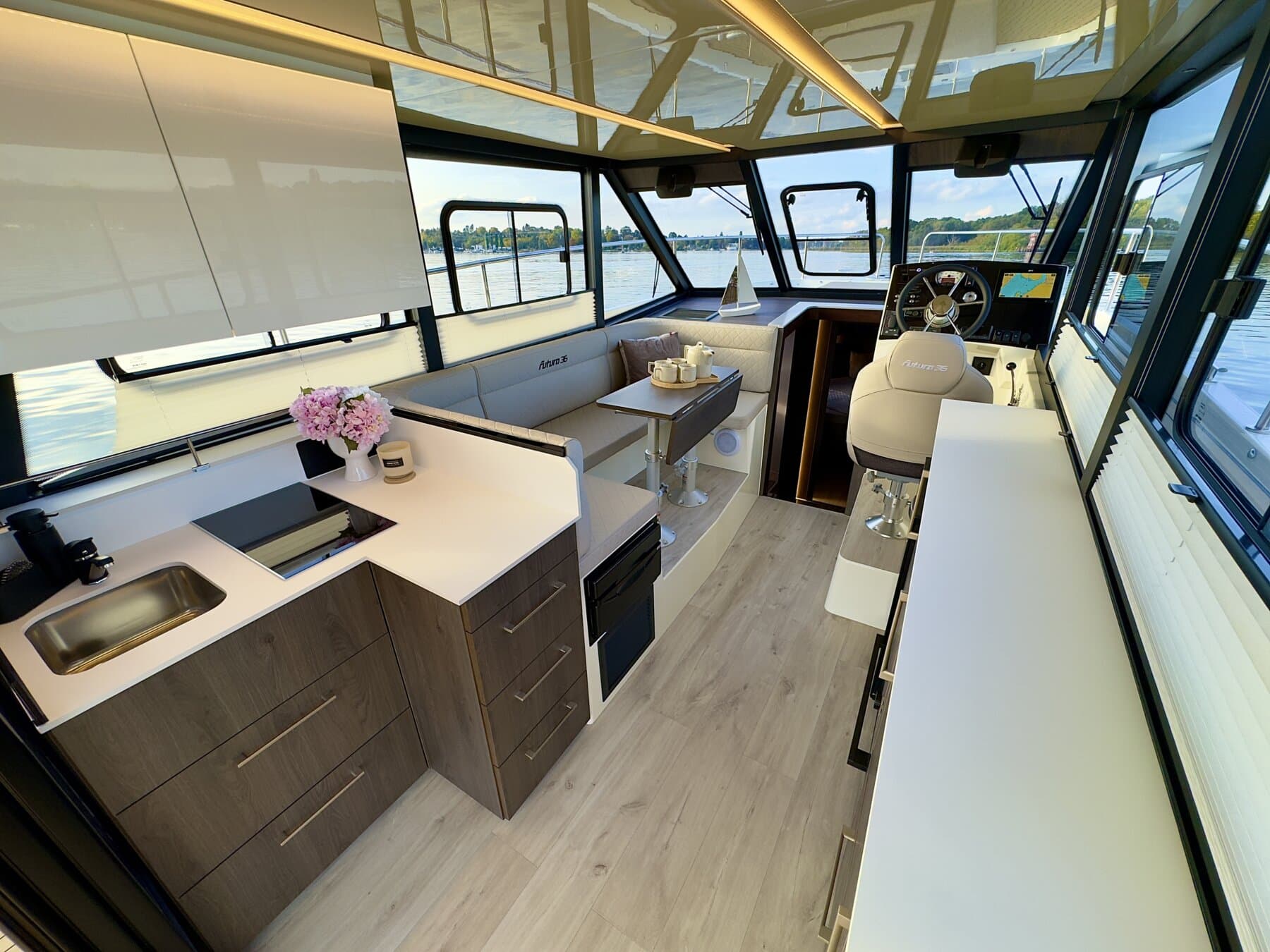 Cobra Yachts Futura 40 Flybridge Family – Bild 4