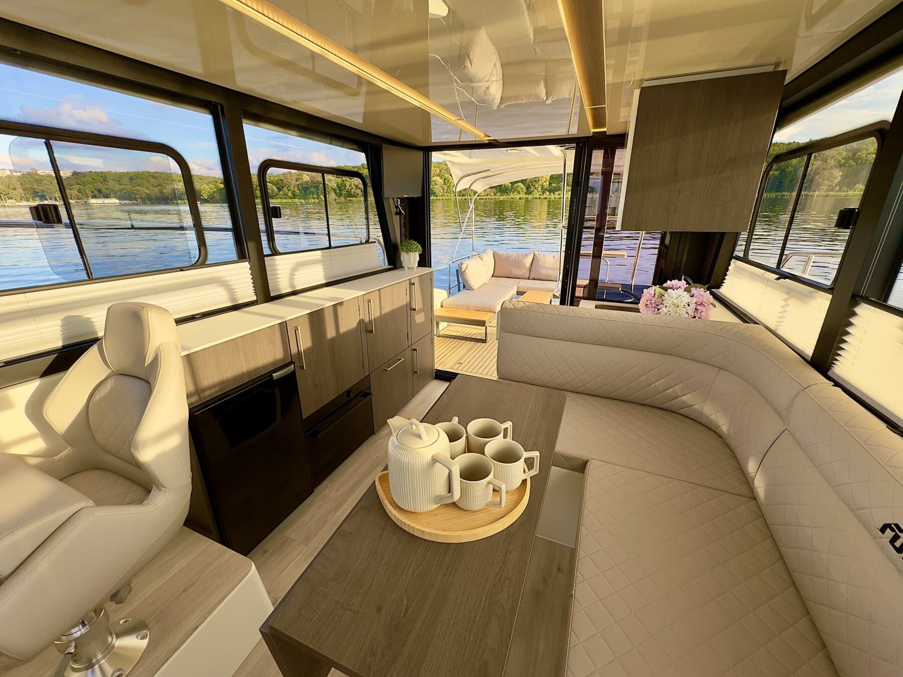 Cobra Yachts Futura 40 Flybridge Family – Bild 6