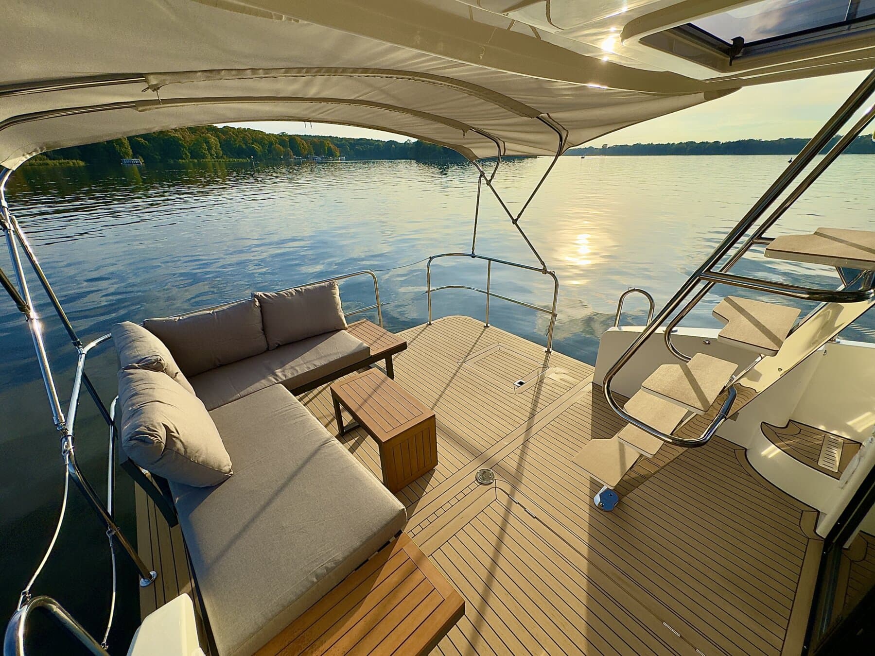 Cobra Yachts Futura 40 Flybridge Family – Bild 8