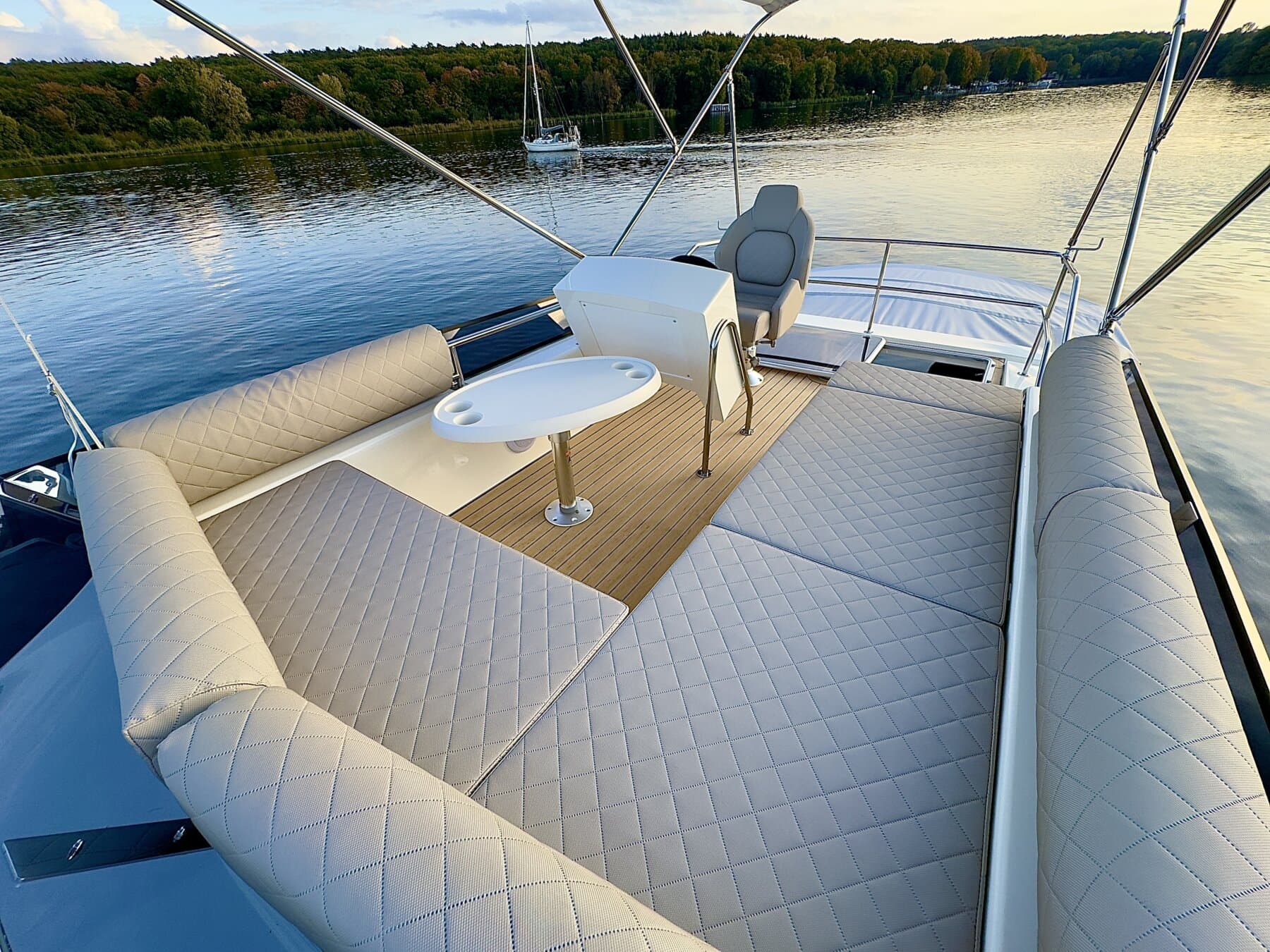 Cobra Yachts Futura 40 Flybridge Family – Bild 5