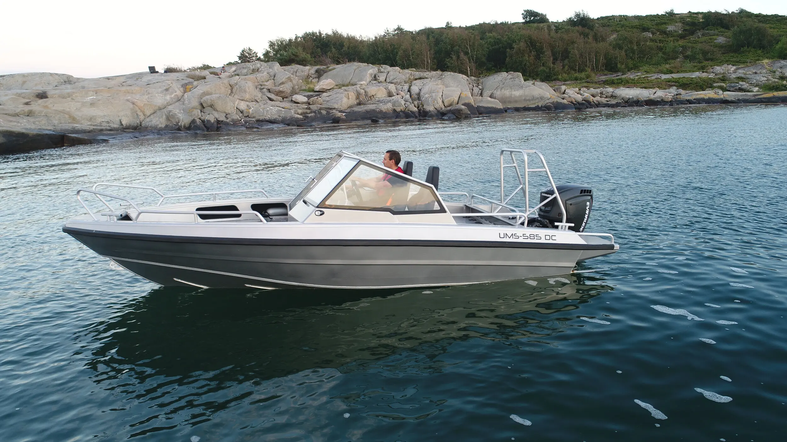 Sonderangebot / Gesamtpaket: UMS 585 DC + Yamaha VMAX 115 HP + Vanclaes Trailer – Bild 6