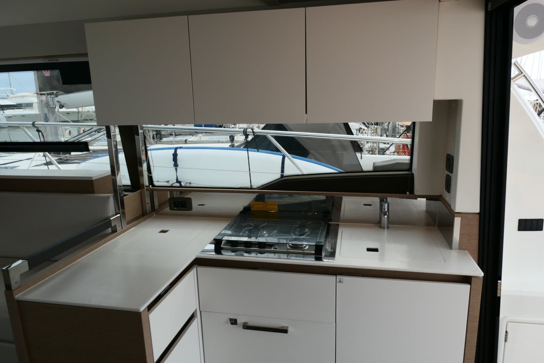 PRESTIGE 460 FLY – Bild 8