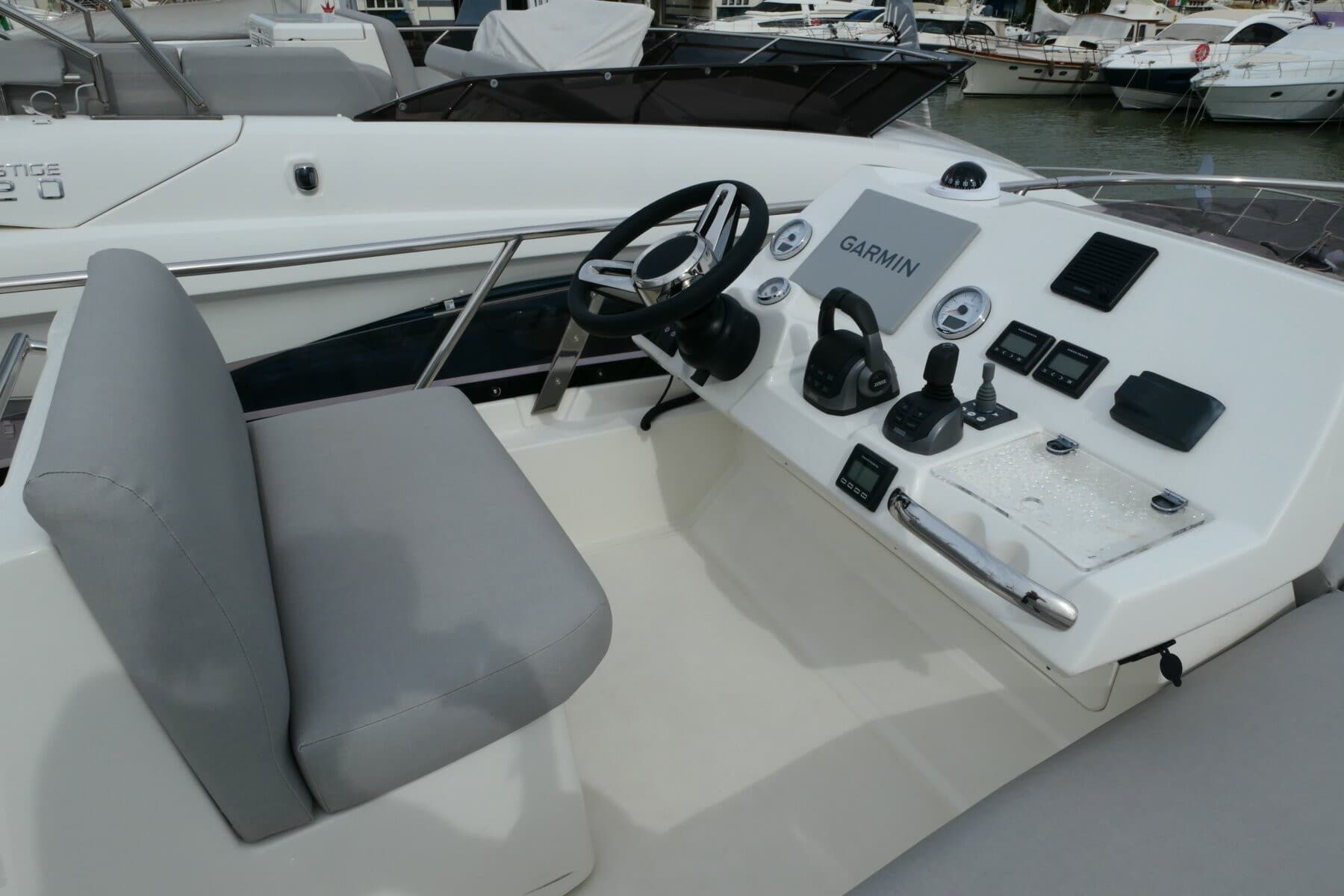PRESTIGE 460 FLY – Bild 3