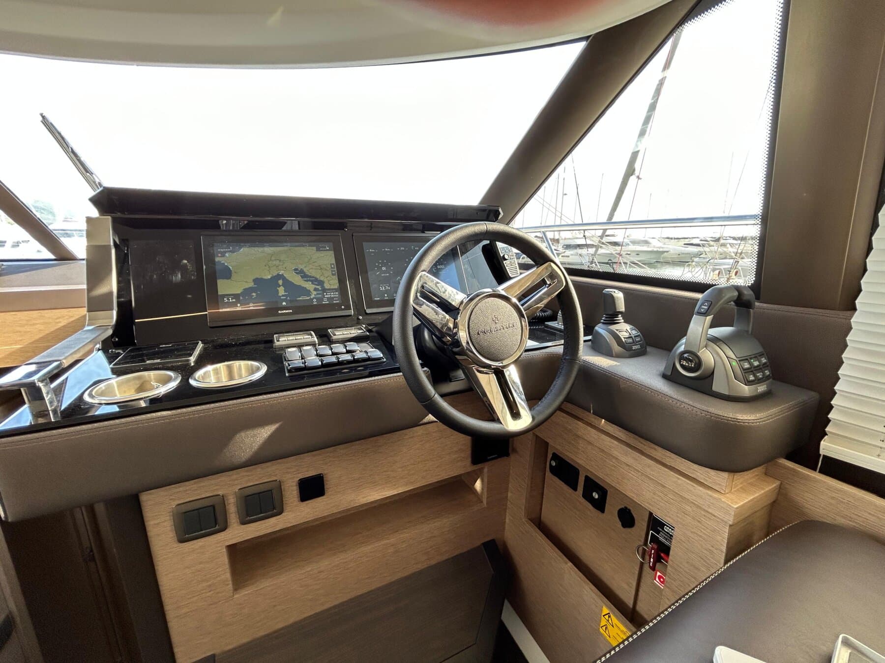 PRESTIGE 460 FLY – Bild 7