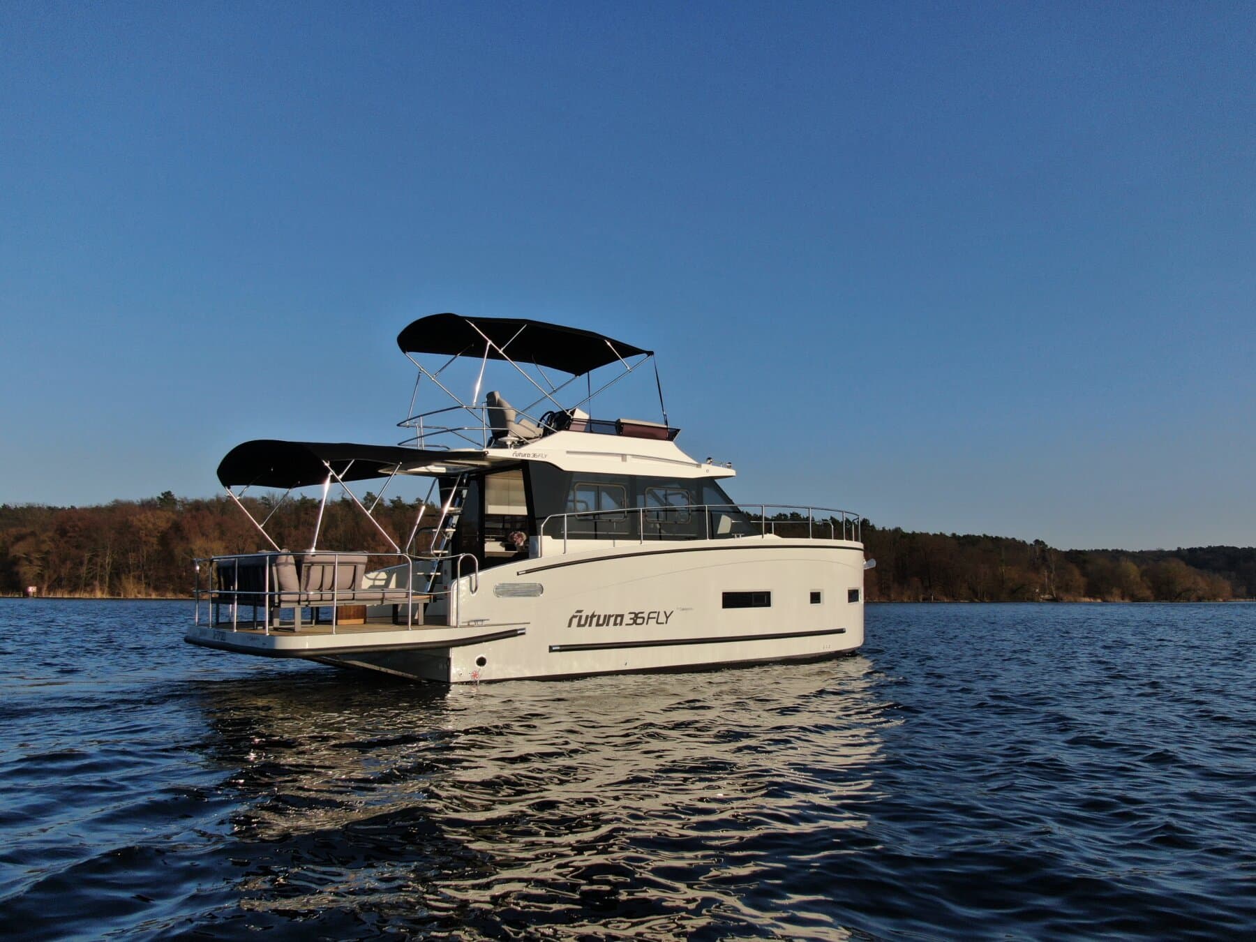 Cobra Yachts Futura 36 Flybridge SOFORT VERFÜGBAR 9/2023 – Bild 2
