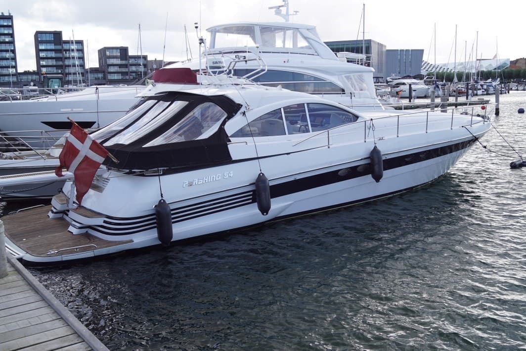 Pershing 54