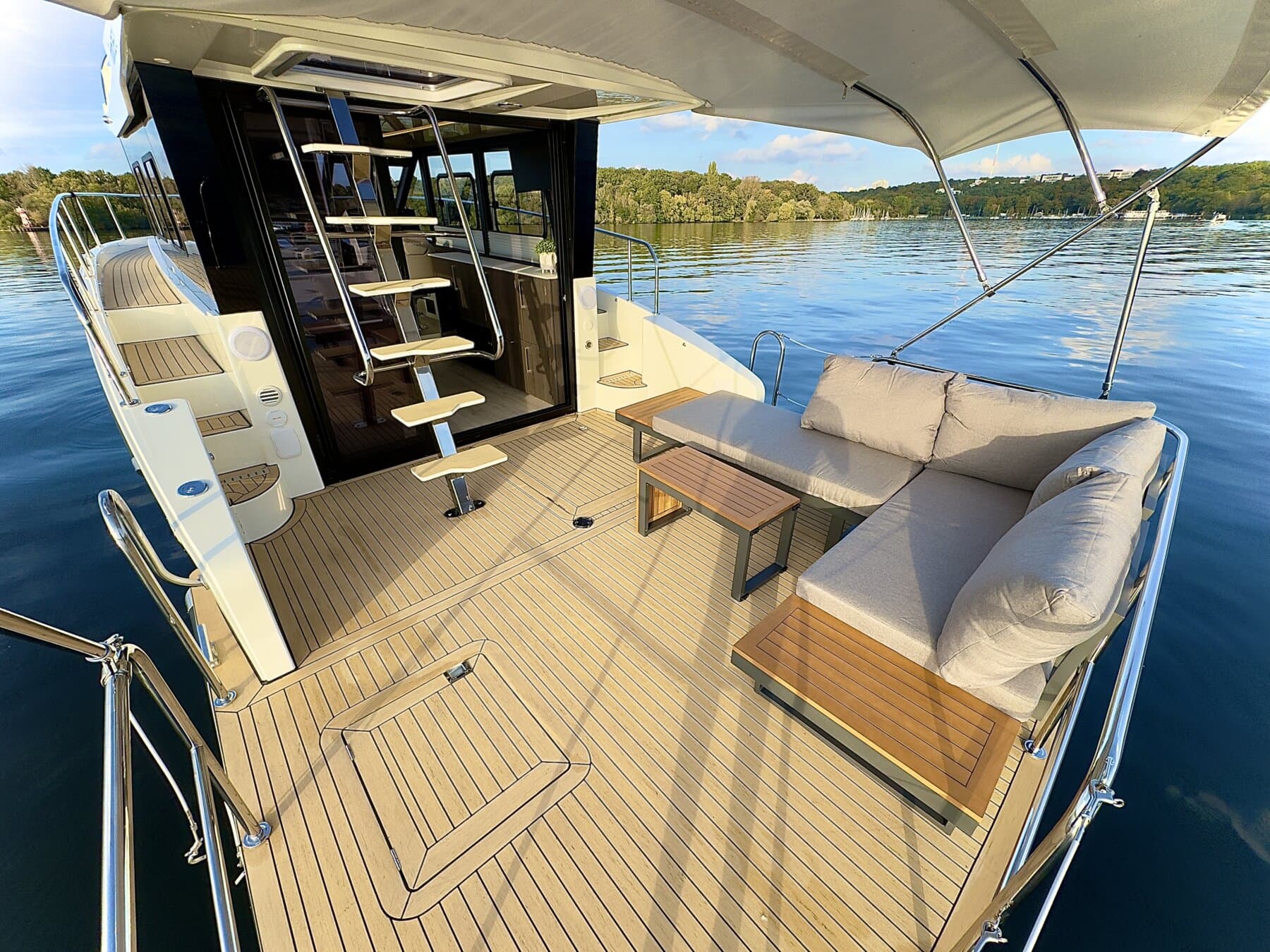 Cobra Yachts Futura 36 Flybridge SOFORT VERFÜGBAR 9/2023 – Bild 3