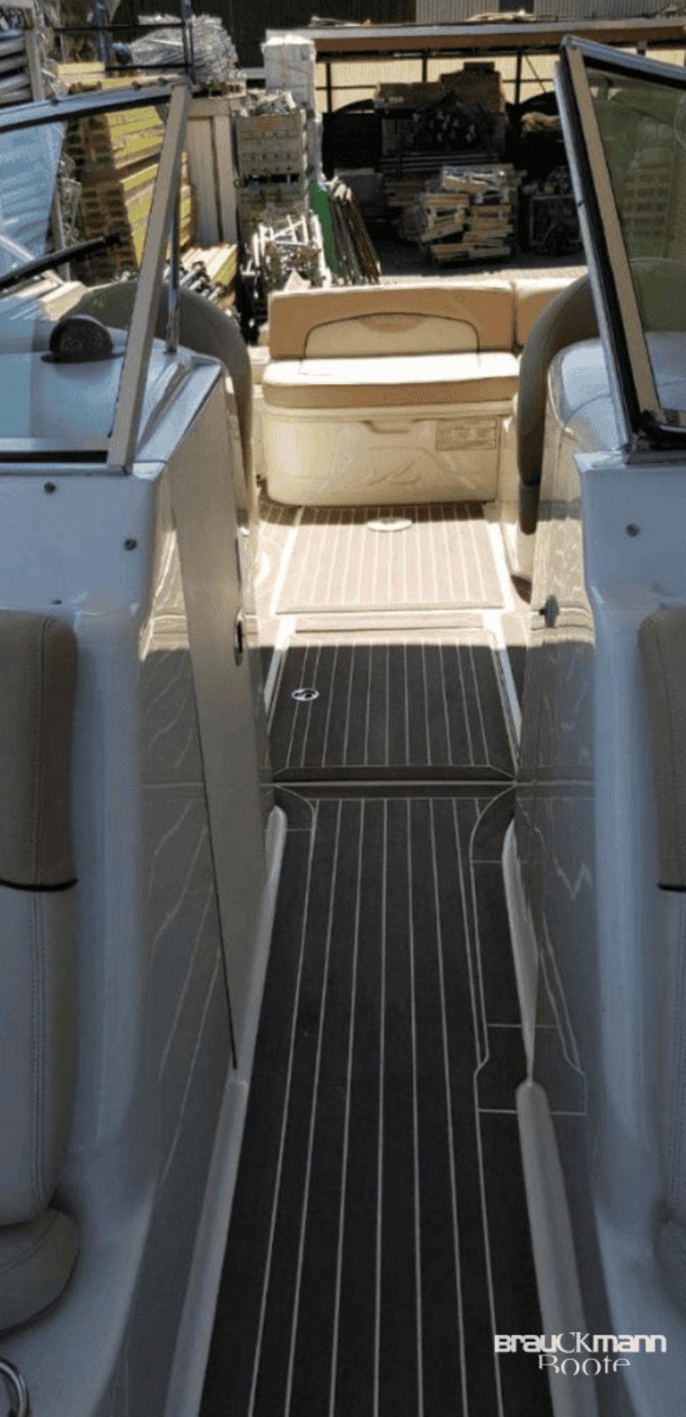 Sea Ray 270 Sundeck mit Investitionen ber 12000000 – Bild 9