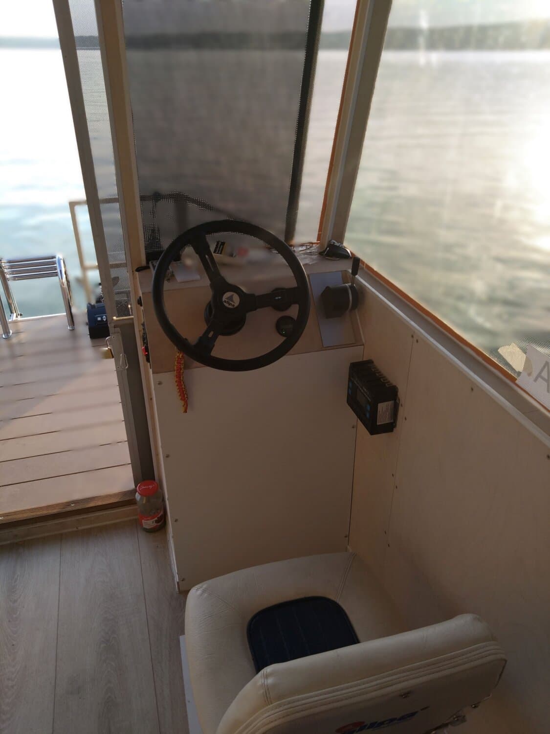 MEBOW Tiny Houseboat trailerbar – Bild 7