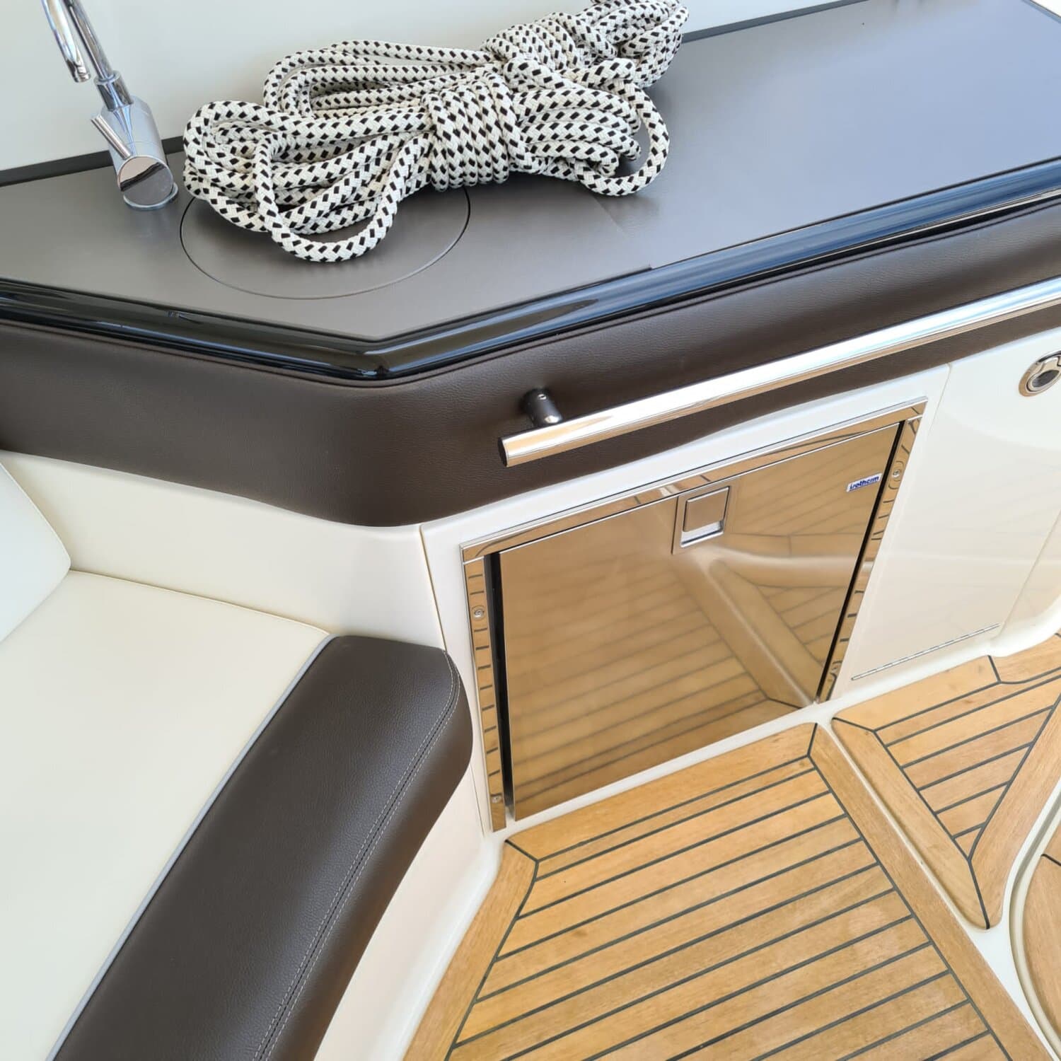 Yacht SEA RAY 320 SUNDANCER 2023 2x MerCruiser 6.2l MPI ECT 350 PS einwandfreier Zust. – Bild 5