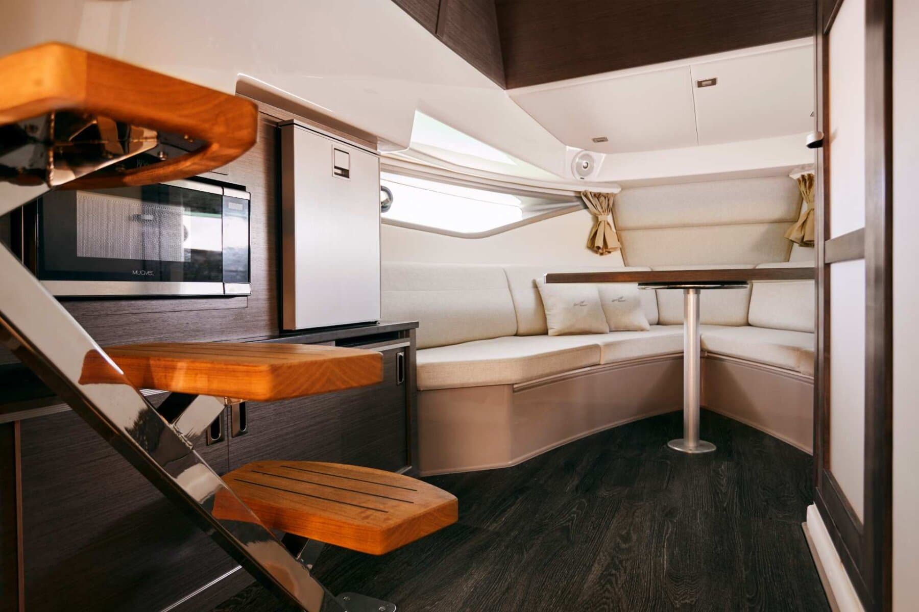 Yacht SEA RAY 320 SUNDANCER 2023 2x MerCruiser 6.2l MPI ECT 350 PS einwandfreier Zust. – Bild 7
