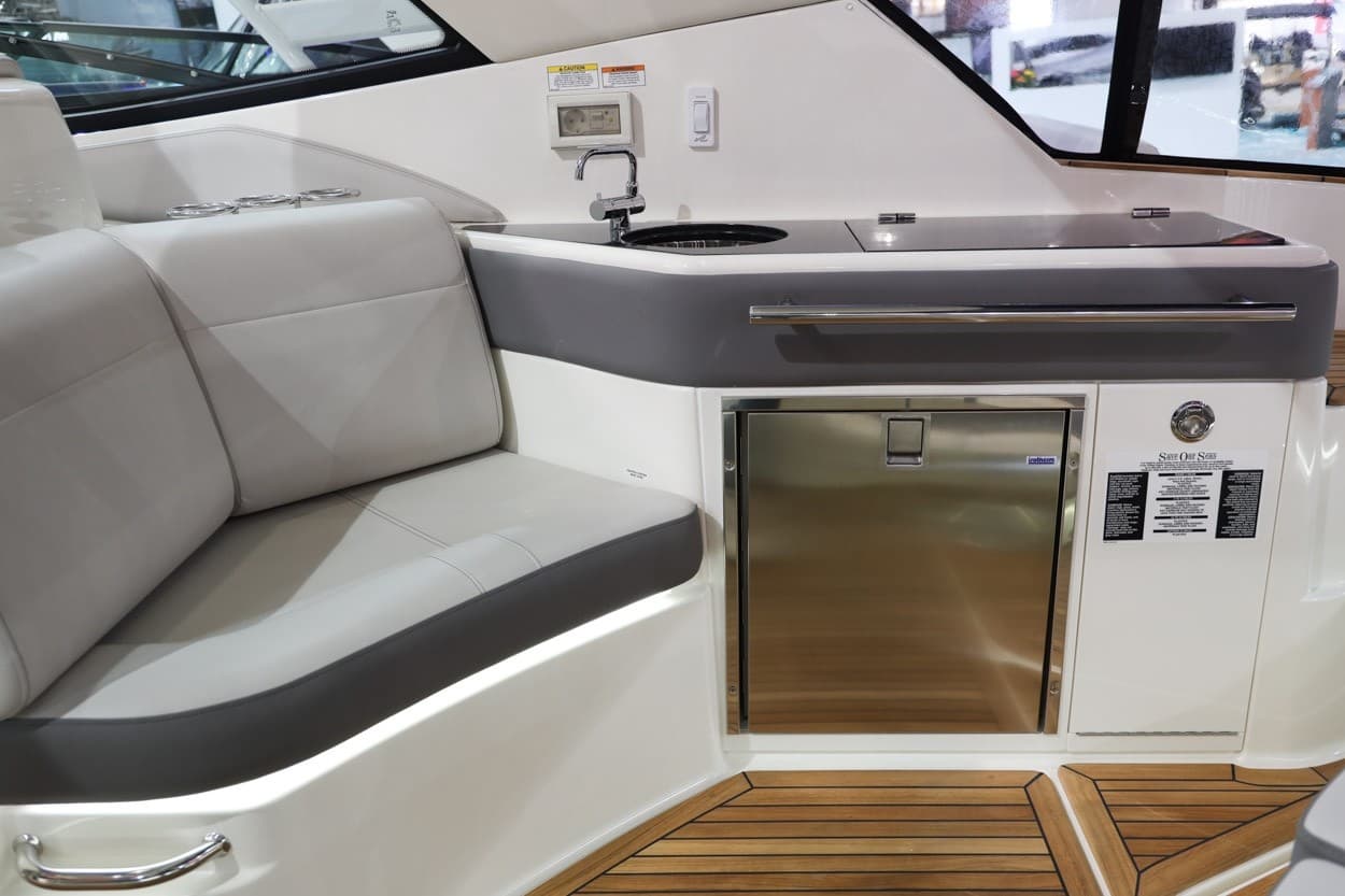 Yacht SEA RAY 320 SUNDANCER 2023 2x MerCruiser 6.2l MPI ECT 350 PS einwandfreier Zust. – Bild 10