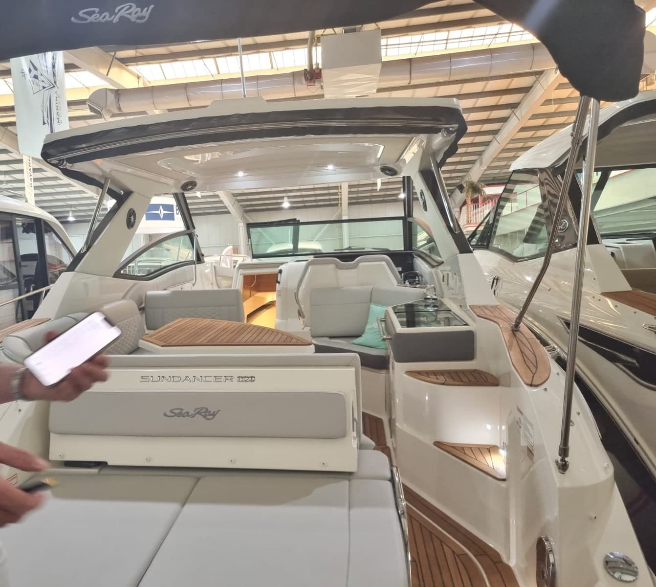 Yacht SEA RAY 320 SUNDANCER 2023 2x MerCruiser 6.2l MPI ECT 350 PS einwandfreier Zust. – Bild 4