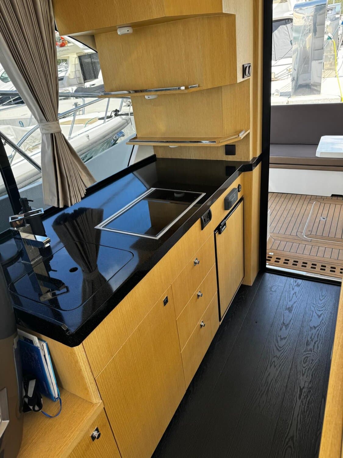 Yacht GALEON 360 FLY - 2018 (11.4 m) 2 x Volvo Penta D4-225 Bereit für die Saison – Bild 4