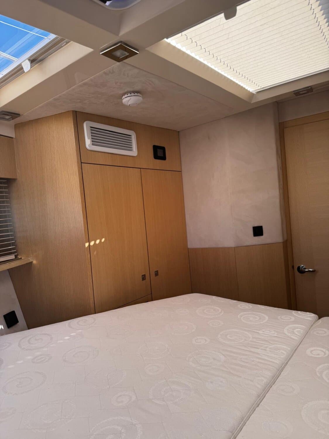 Yacht GALEON 360 FLY - 2018 (11.4 m) 2 x Volvo Penta D4-225 Bereit für die Saison – Bild 5