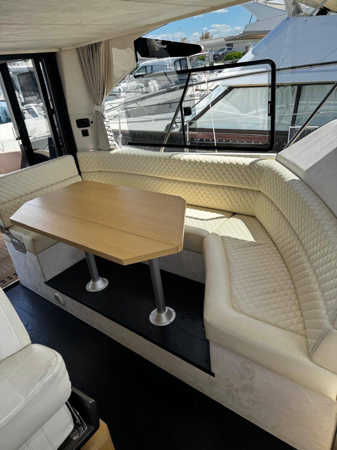 Yacht GALEON 360 FLY - 2018 (11.4 m) 2 x Volvo Penta D4-225 Bereit für die Saison – Bild 10