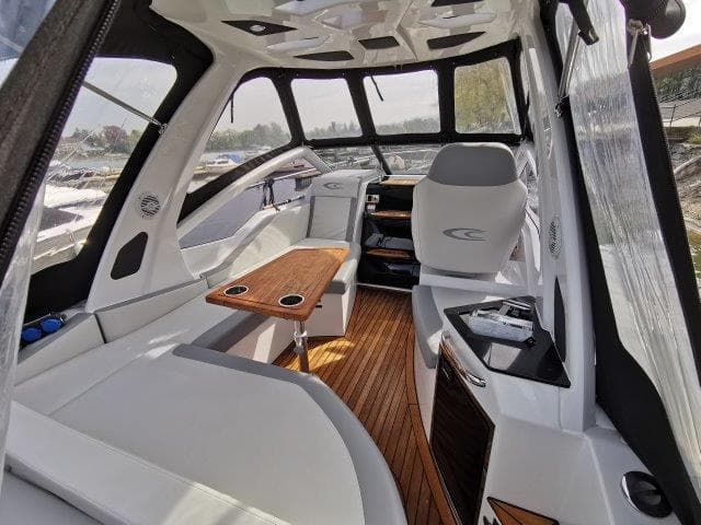 Cobrey 28 SC/SCL mit Bodenseezulassung 300 PS – Bild 5