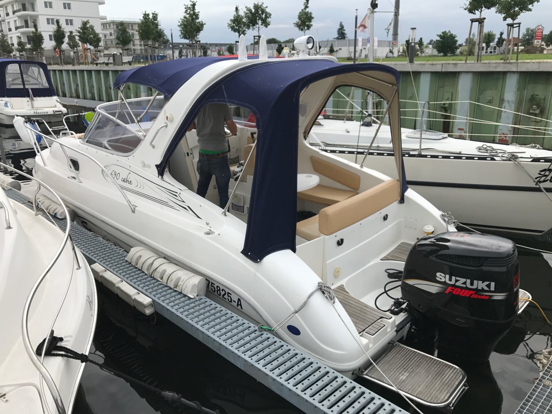 Saver 690 Cabin mit Suzuki 225 PS – Bild 4