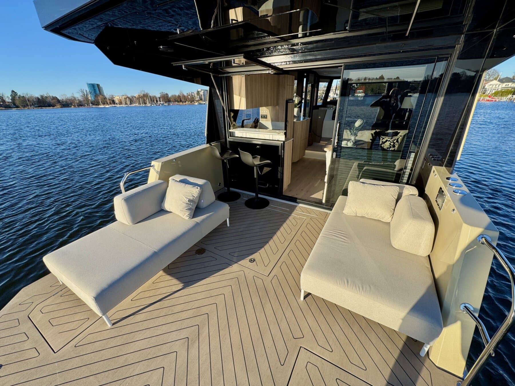 Cobra Yachts Campione 41 Coupe – Bild 7