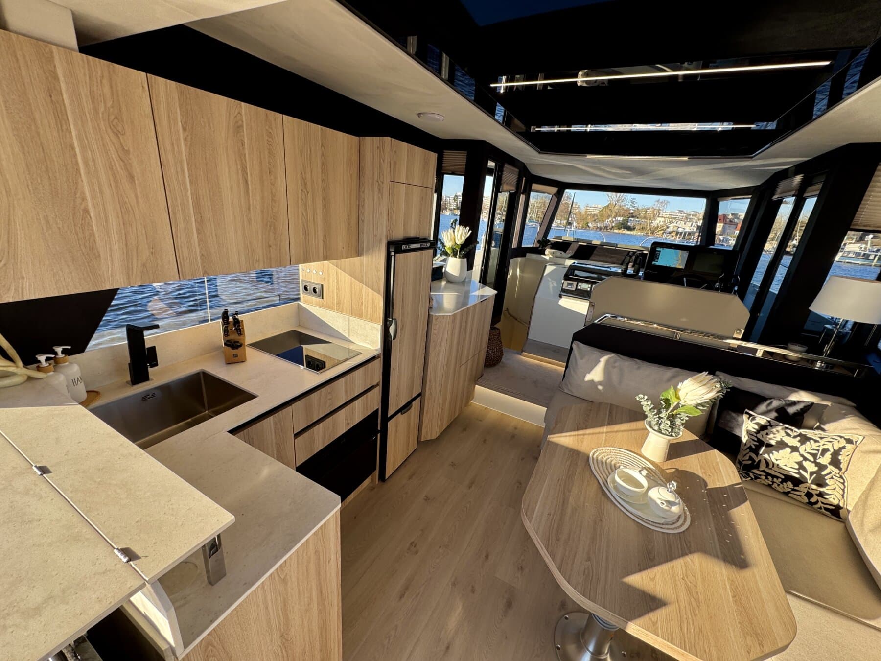 Cobra Yachts Campione 41 Coupe – Bild 8