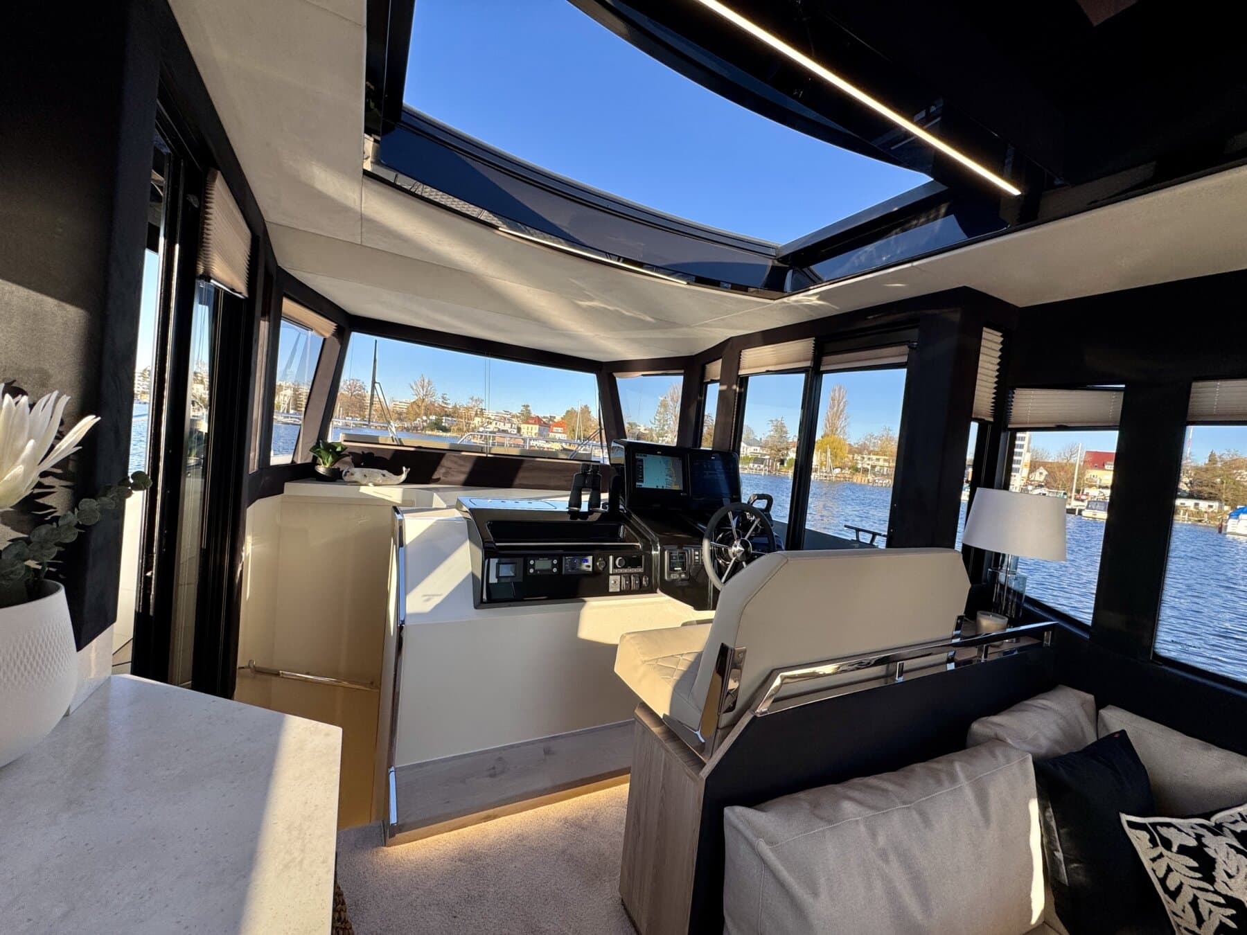 Cobra Yachts Campione 41 Coupe – Bild 9