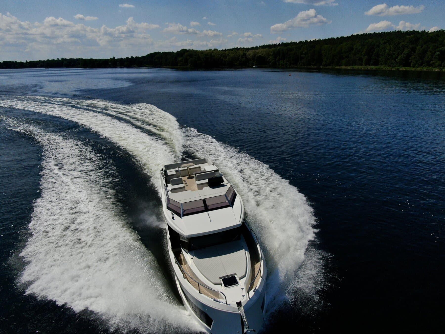 Cobra Yachts Campione 41 Flybridge – Bild 4