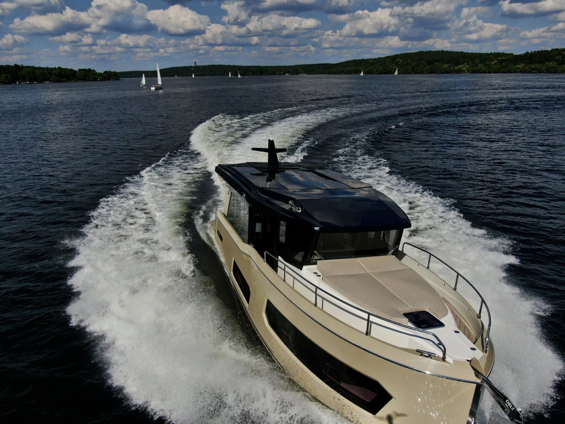 Cobra Yachts Campione 41 Coupe – Bild 4