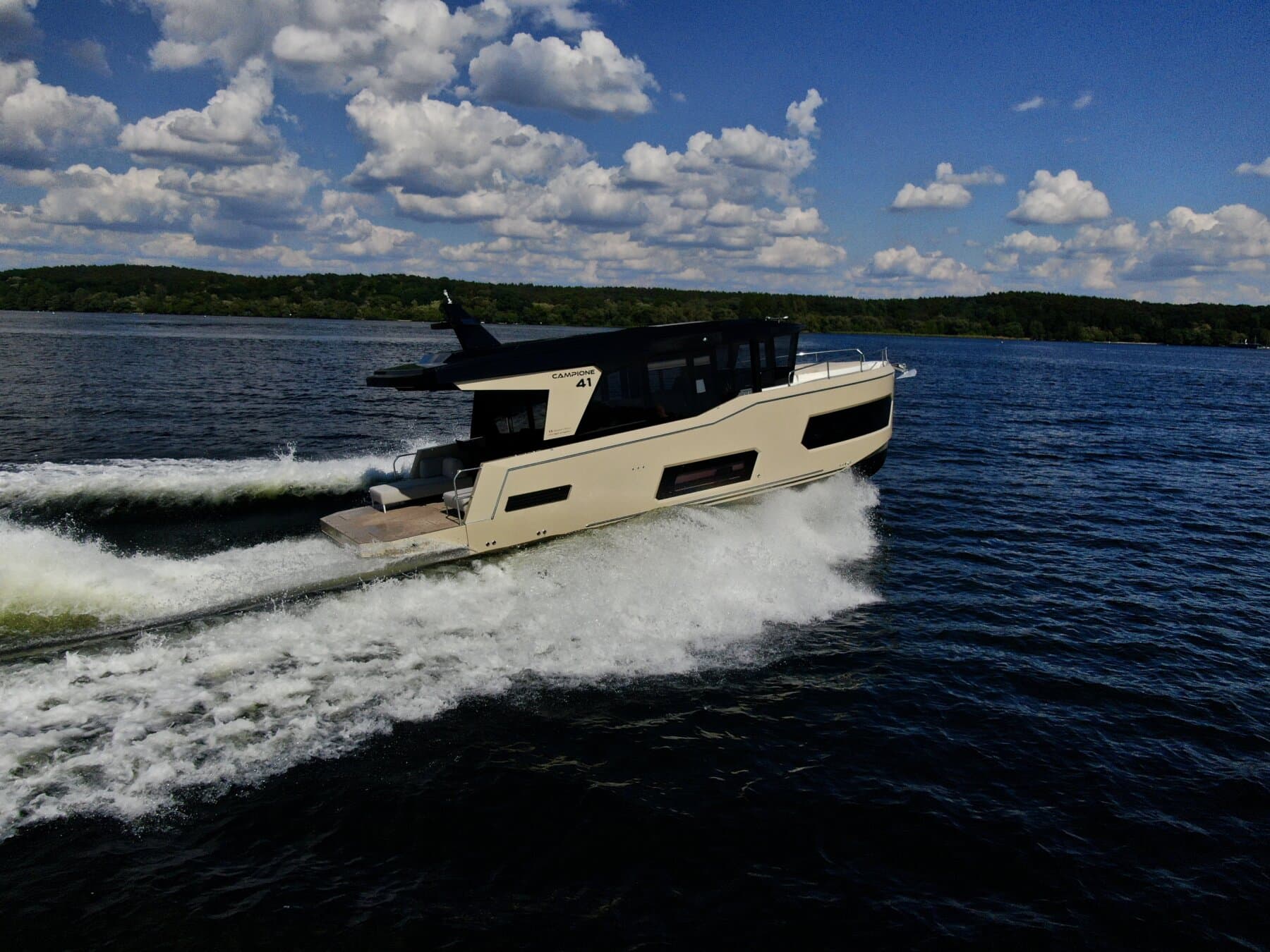 Cobra Yachts Campione 41 Coupe