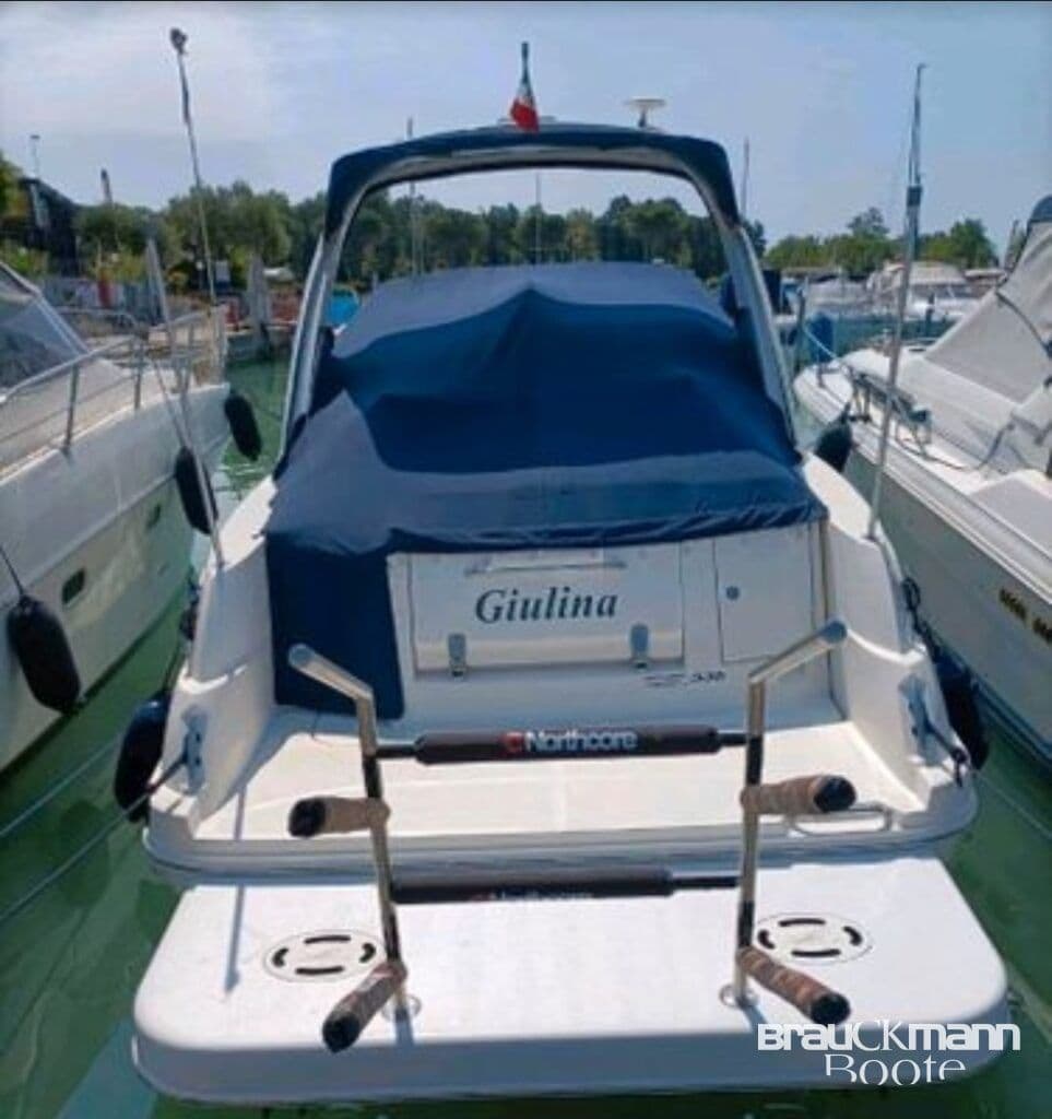 Sea Ray 335 Sundancer mit absenkbarer Badeplattform – Bild 10