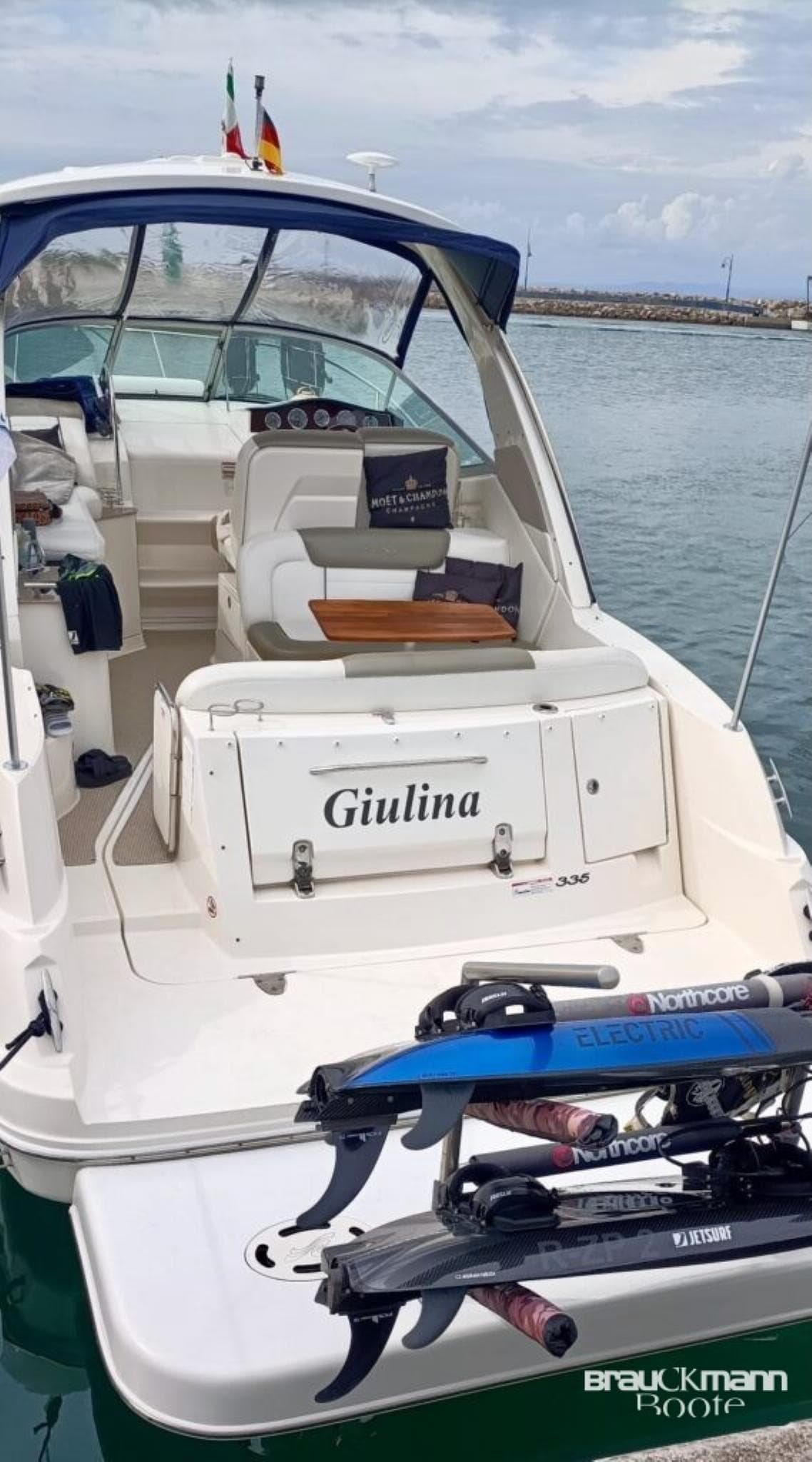 Sea Ray 335 Sundancer mit absenkbarer Badeplattform – Bild 8