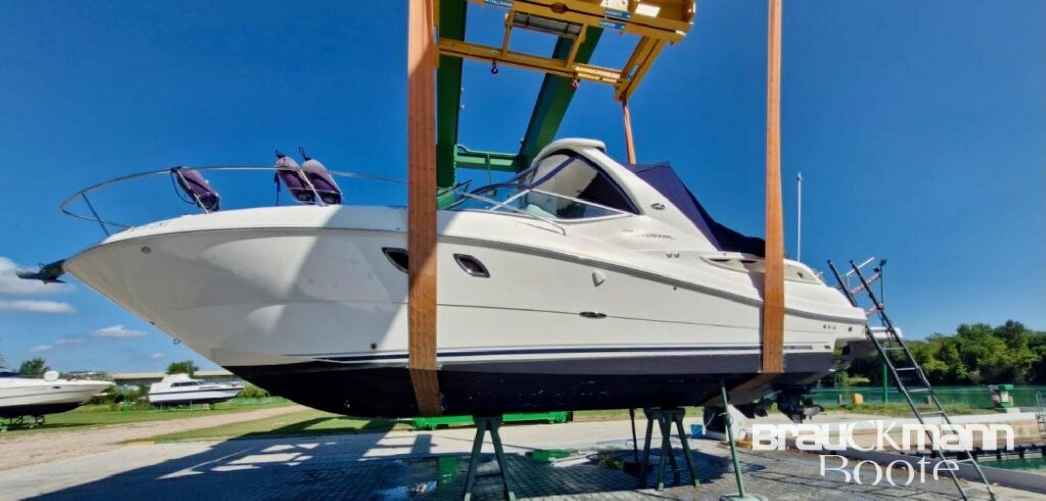 Sea Ray 335 Sundancer mit absenkbarer Badeplattform – Bild 6